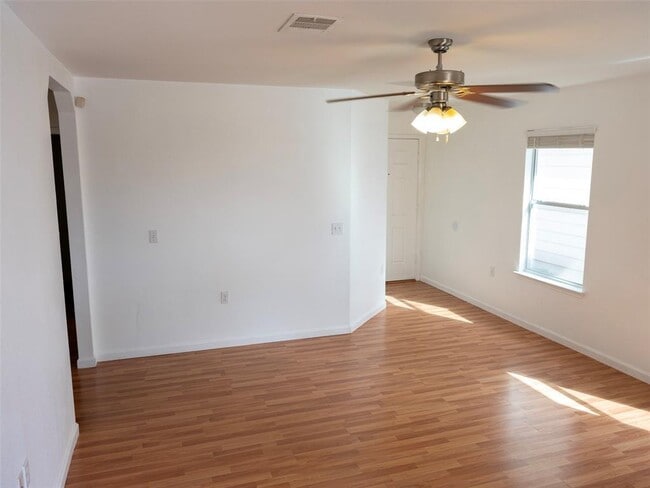 Building Photo - 9013 China Rose Dr