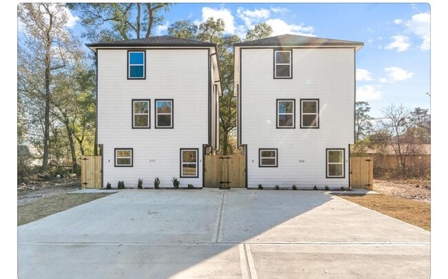 Building Photo - 8332 Parker Rd