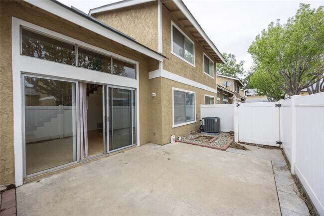 Building Photo - 2321 S Magnolia Ave