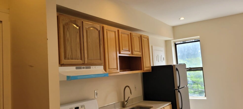 Building Photo - 1875 Carter Ave