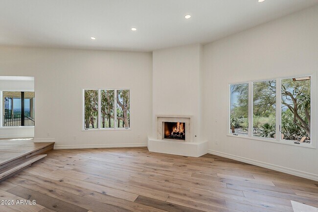 Building Photo - 5654 E Mesquite Ln