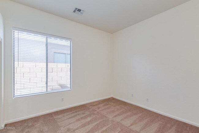 Building Photo - 3279 E Bridgeport Pkwy