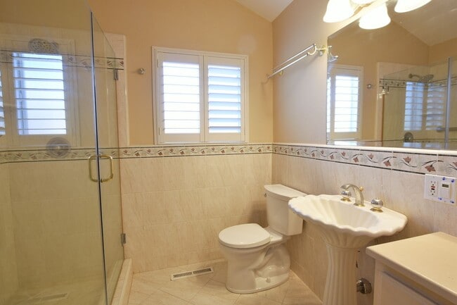 Building Photo - Well Maintained 3 Bedroom 2 Bath Home in Highly Desirable Saratoga Neighborhood!