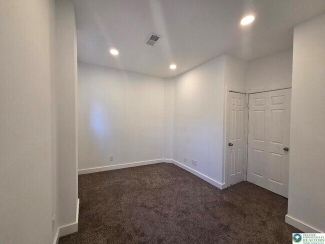 Building Photo - 130 N 2nd St