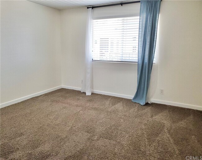 Building Photo - 25081 La Cresta Dr
