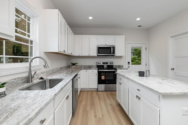 Building Photo - 1025 Frye St