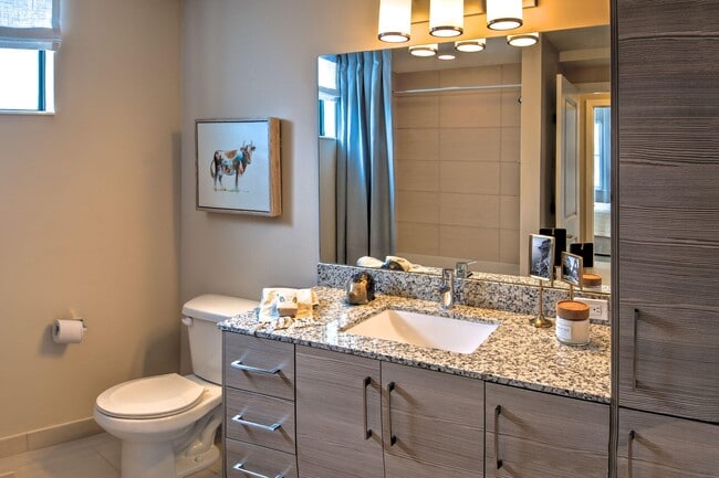 Building Photo - 4921 W Sample Rd