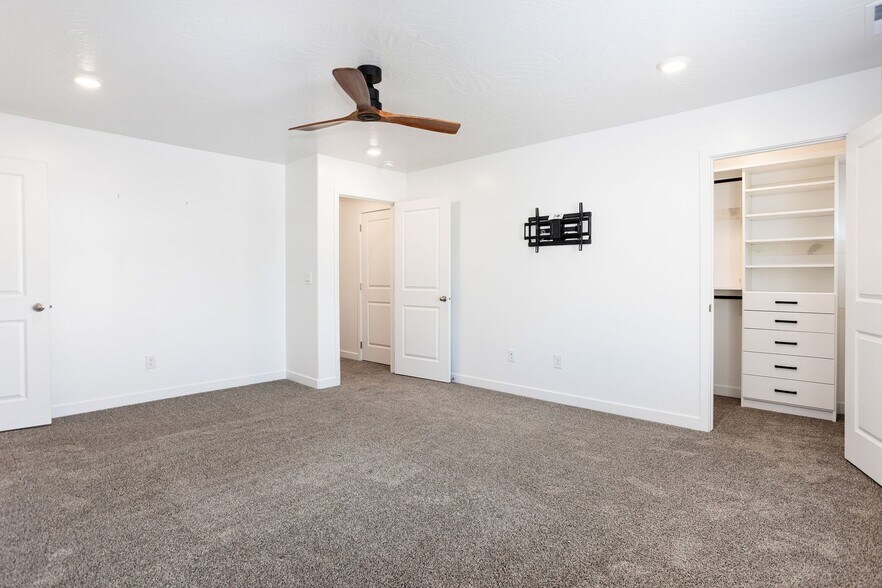 Building Photo - 2909 Corral Holw Dr