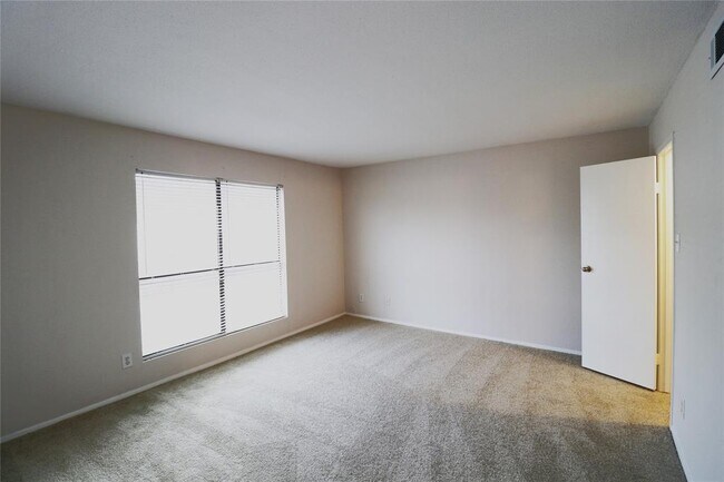 Building Photo - 14777 Wunderlich Dr
