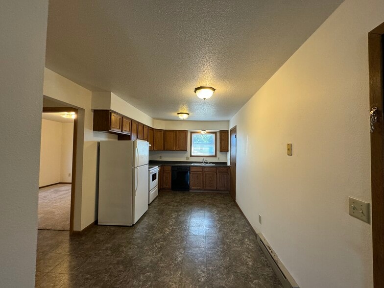 Building Photo - 2318 Meadow Ln