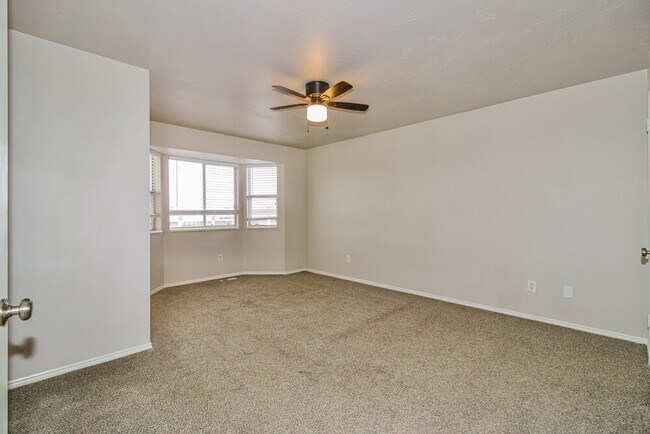 Building Photo - 6957 Diamondleaf Way