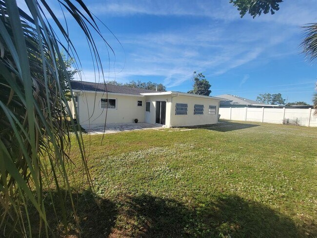 Building Photo - 6290 Coniston Terrace