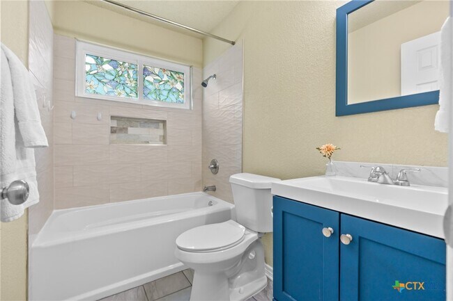 Building Photo - 2804 Bluejay Dr
