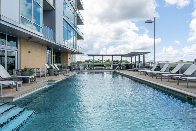 Building Photo - 700 12th Ave S