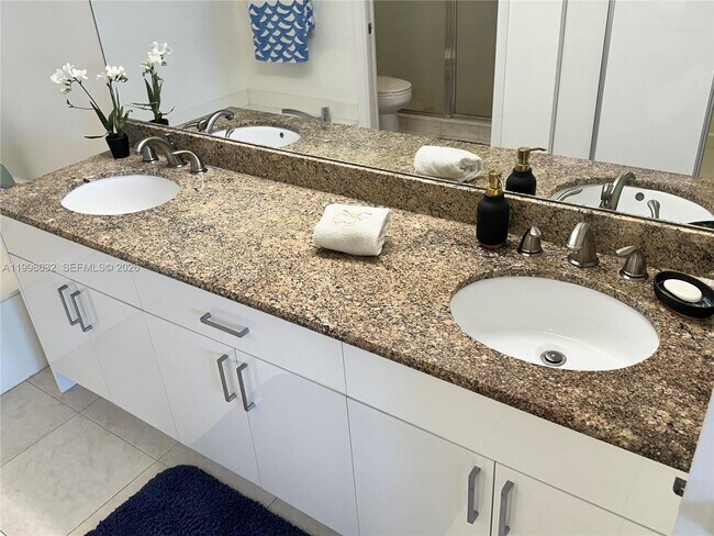 Building Photo - 3530 Mystic Pointe Dr