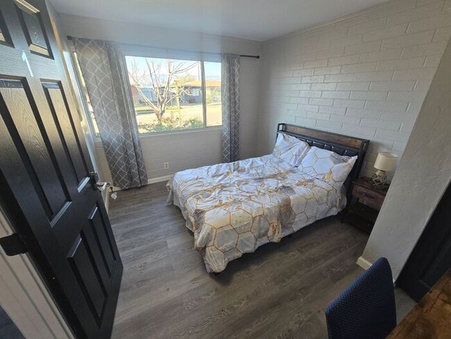 Building Photo - Rooms for Rent – Furnished, Lockable, & Private Backyard! 6 Spots Open.