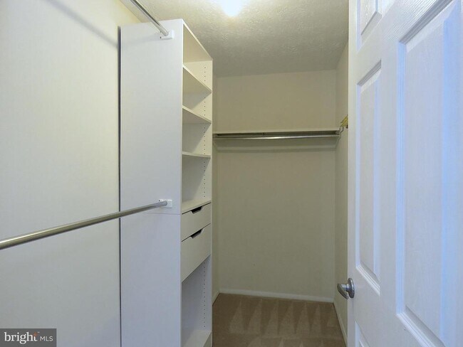 Building Photo - 7125 Vantage Dr