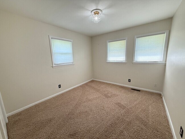 Building Photo - 3405 Elkton Dr