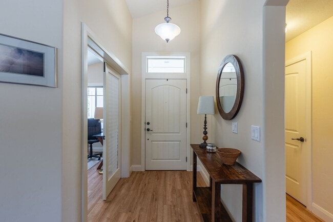 Building Photo - Beautiful Home in the Heart of Eagle