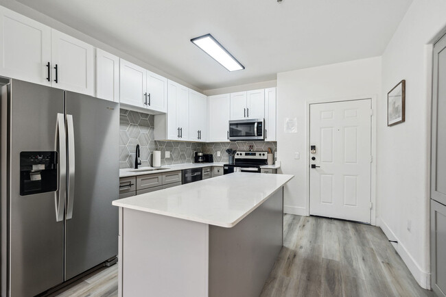 Building Photo - 6610 N 93rd Ave