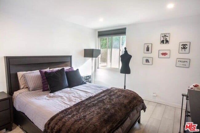 Building Photo - 8535 W Knl Dr