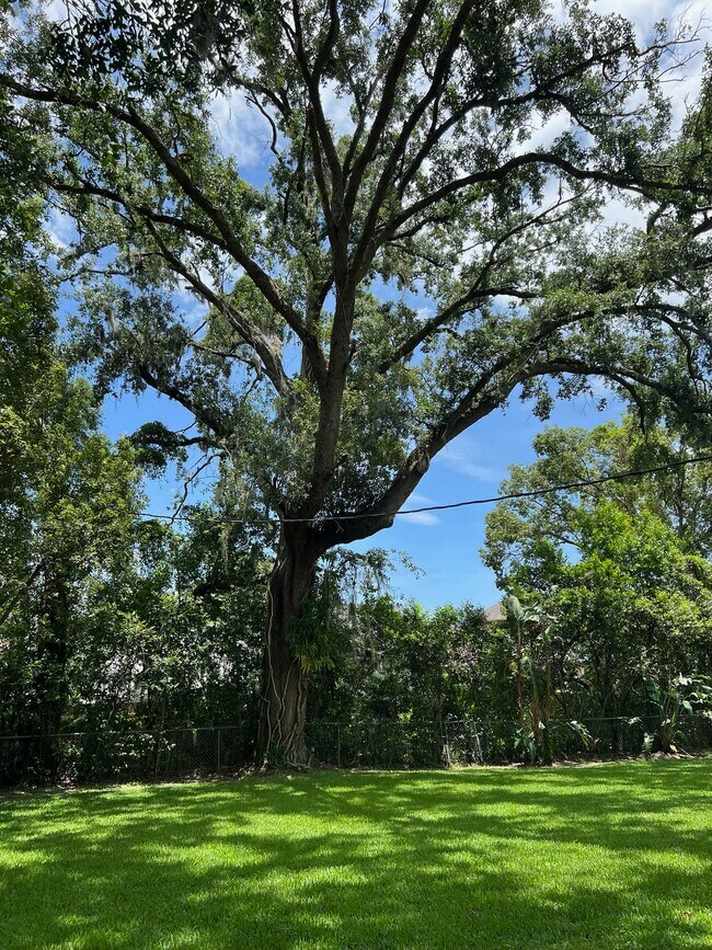 Building Photo - 1817 Loch Berry Rd