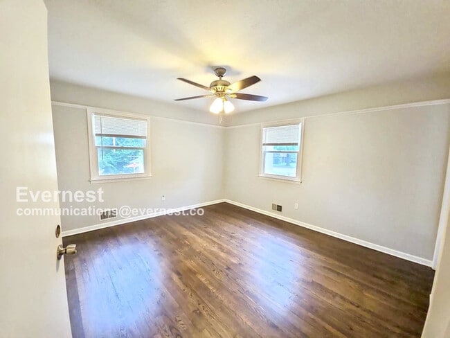 Building Photo - Lovely 3-Bedroom Home with 2-Car Garage / ...