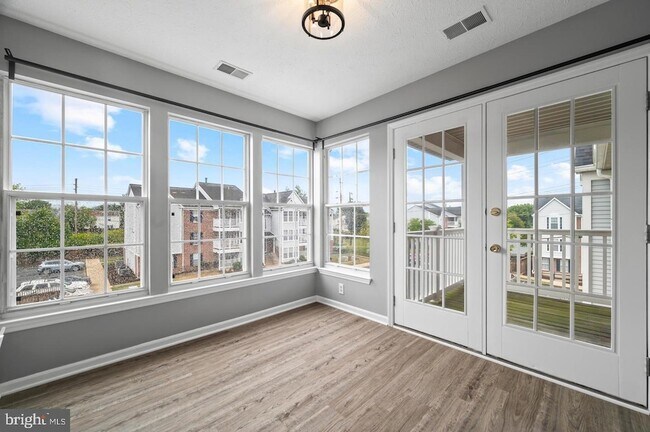 Building Photo - 611 Himes Ave