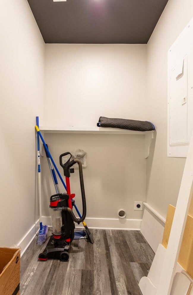 Building Photo - 823 Meridian Rd