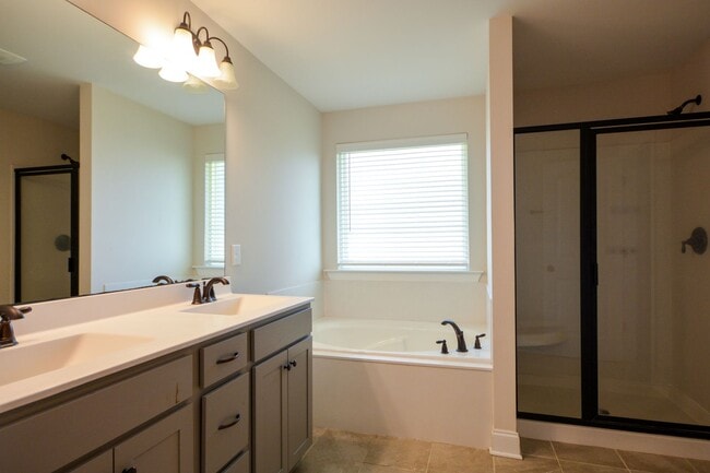 Building Photo - Beautiful 3 Bedroom + Flex Room in Gated C...