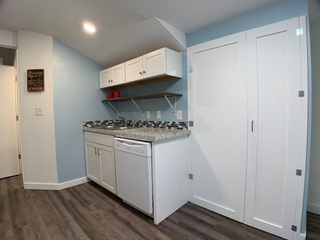 Building Photo - 404 N Findlay Ave