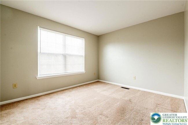 Building Photo - 11 Cobblestone Dr