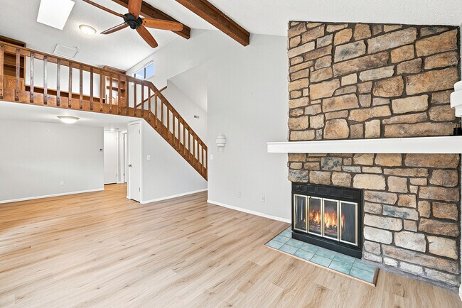 Building Photo - 6242 Willow Ln