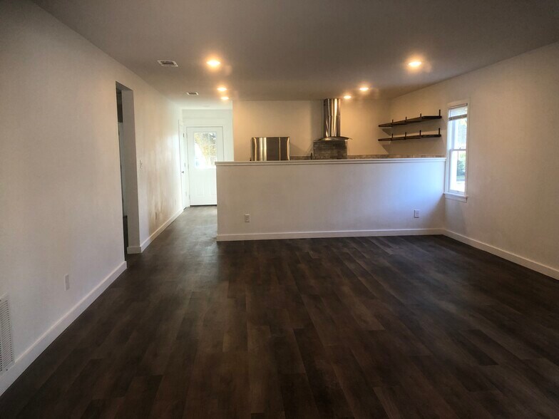 Living Room/Dining/Kitchen - 106 Matthews St