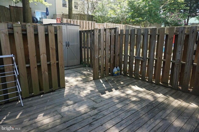 Building Photo - 14024 Teaneck Terrace