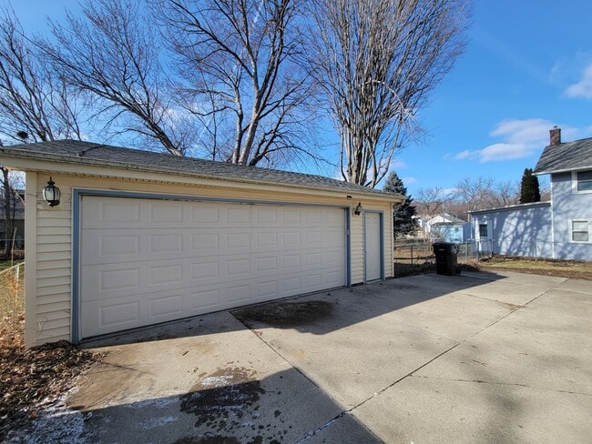 Building Photo - 3 Bedroom Single Family home for Rent