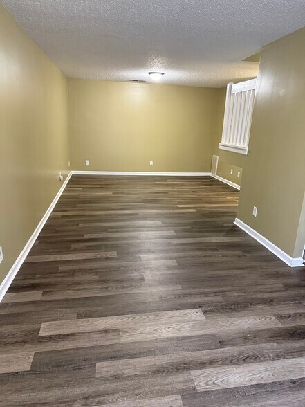 Building Photo - 1914 Ray Alexander Dr