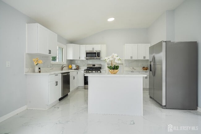 Building Photo - 106 Boulevard W