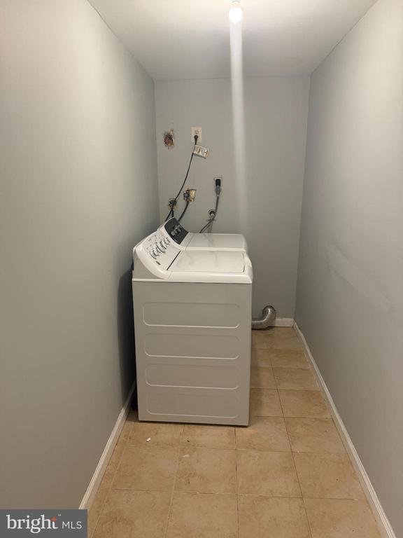 Building Photo - 2851 Bowes Ln