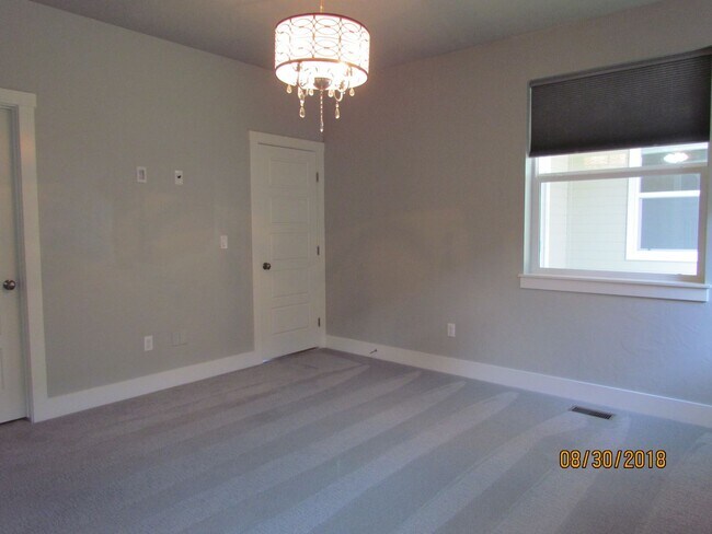 Building Photo - Beautiful 3 bed 2 bath in the popular Paramount community