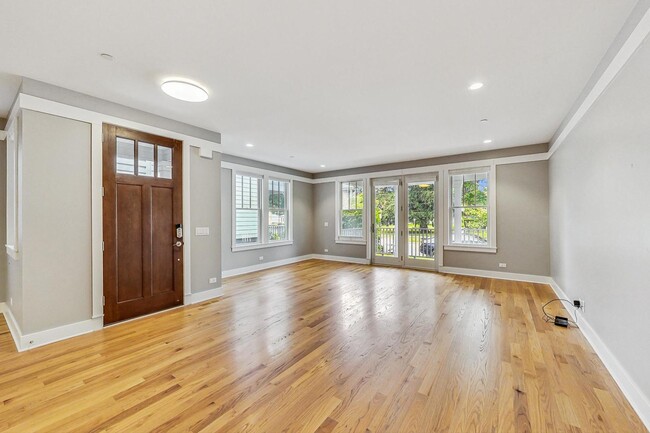 Building Photo - 8101 Floral Ave