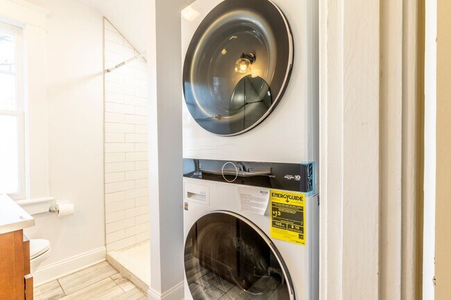 Building Photo - 213 Todd Ave