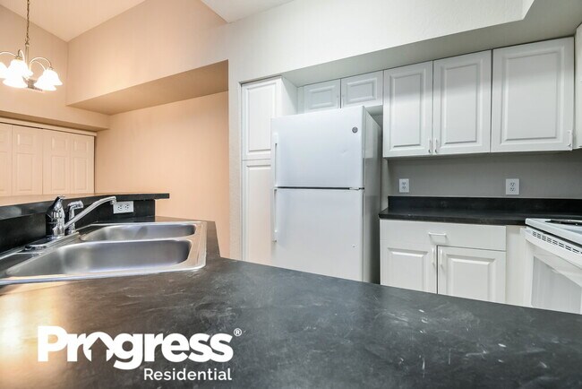 Building Photo - 2197 Lake Debra Dr