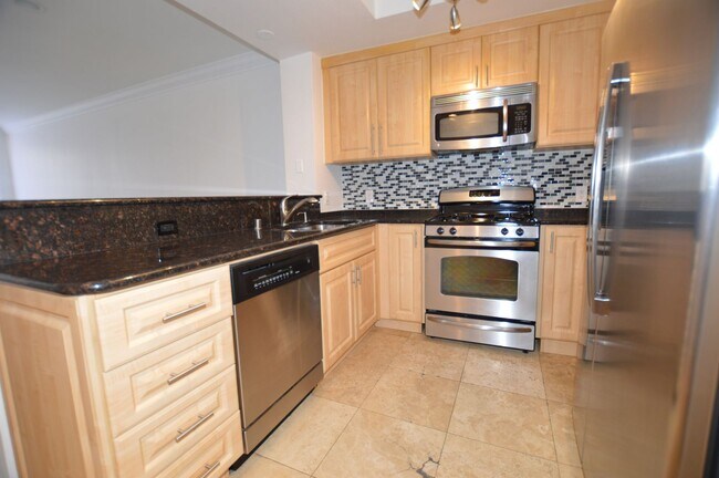 Building Photo - Meridian Unfurnished 1 Bed | 1 Bath Luxury Condo
