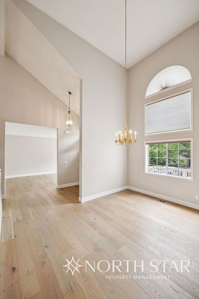 Building Photo - Westlake Traditional with Private, Level B...