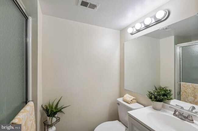 Building Photo - 114 Roberts Ln