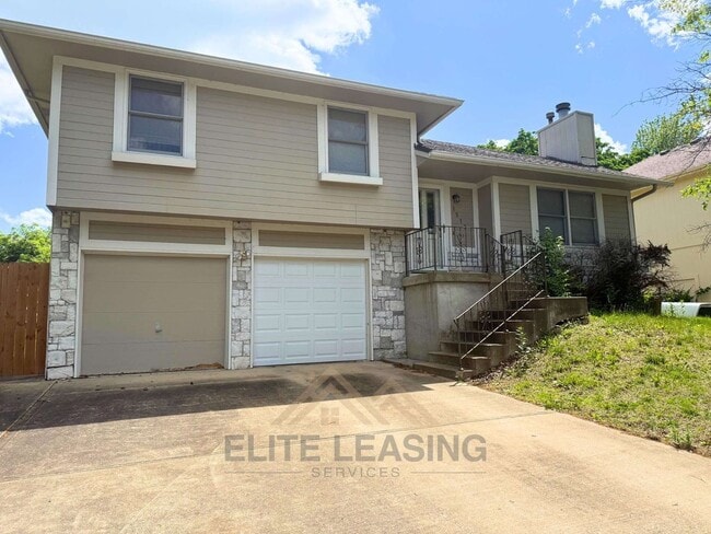 Primary Photo - 1517 W Forest Dr