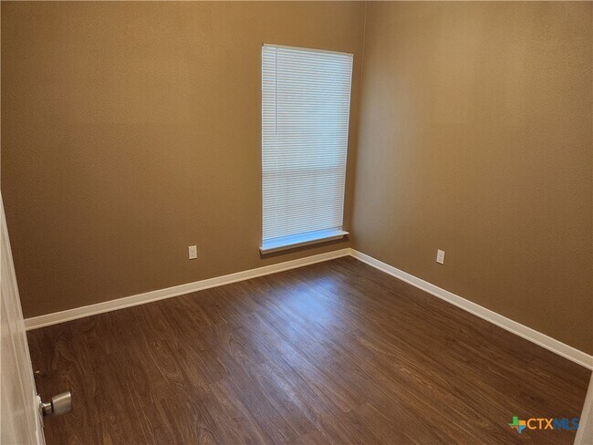 Building Photo - 2207 Bluebonnet Dr