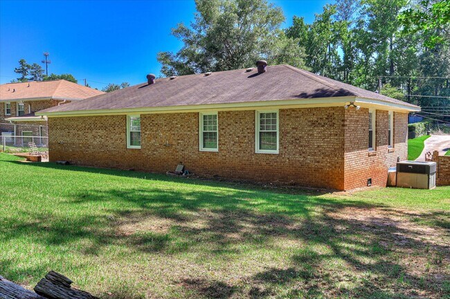 Building Photo - 2705 Bolling Rd