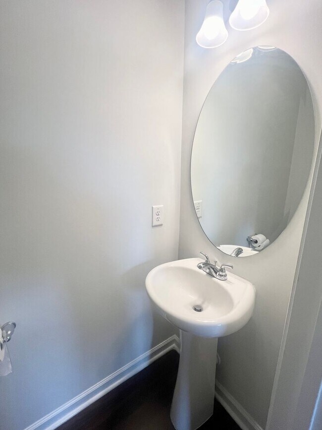 Building Photo - Welcome Home! 4BR/2.5BA in Manning Crossing – Elon